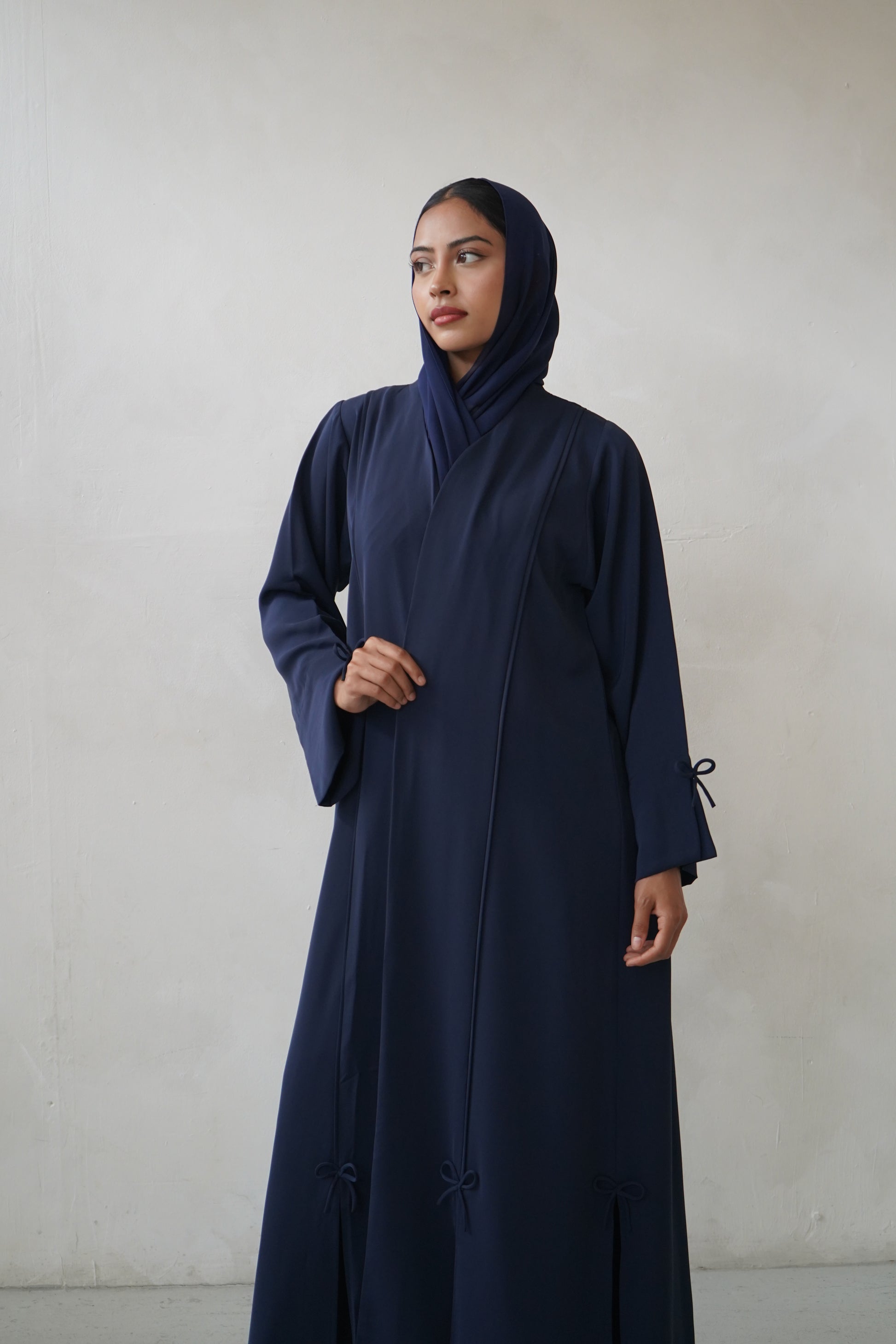 Navy Splits Bow Abaya