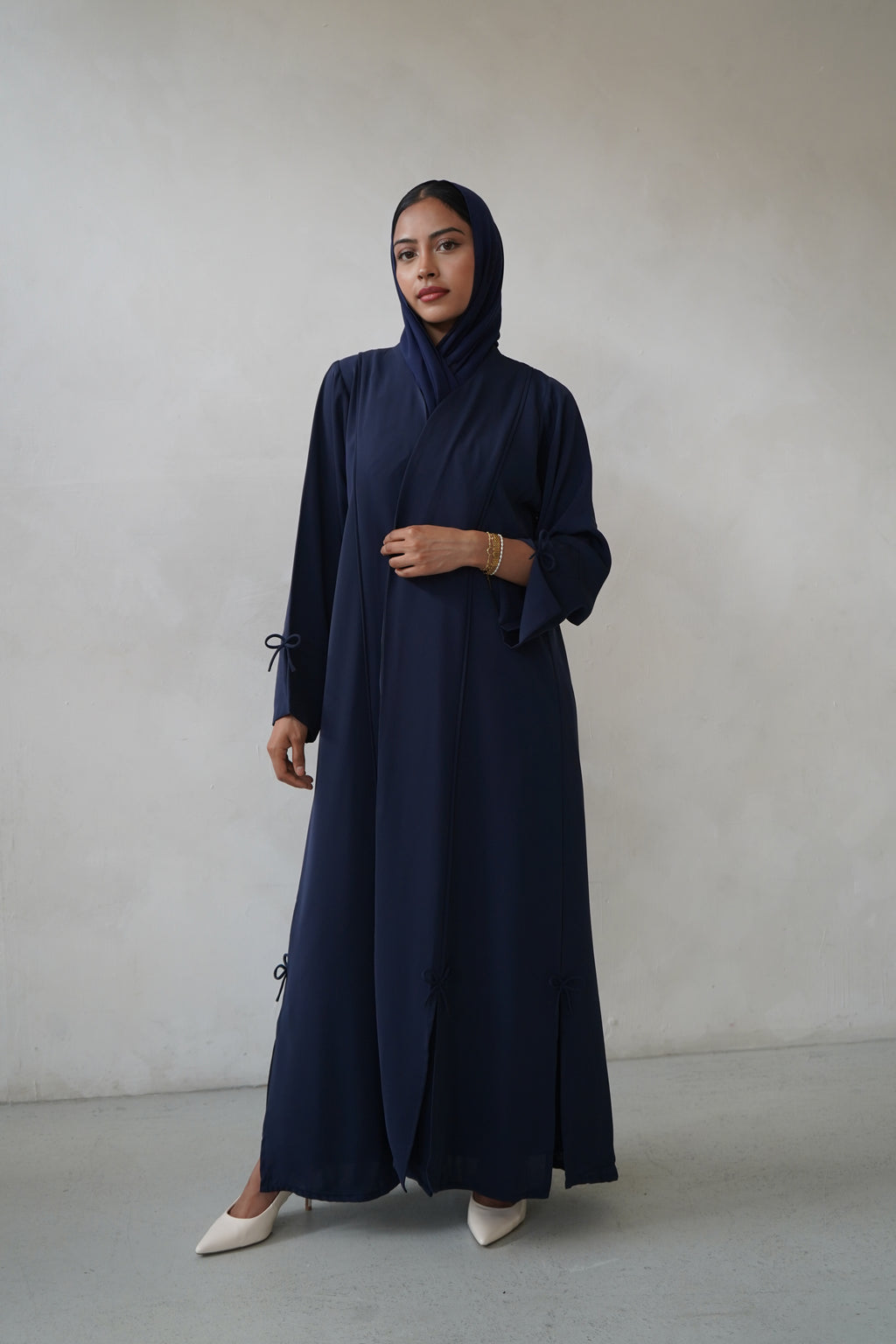 Navy Splits Bow Abaya