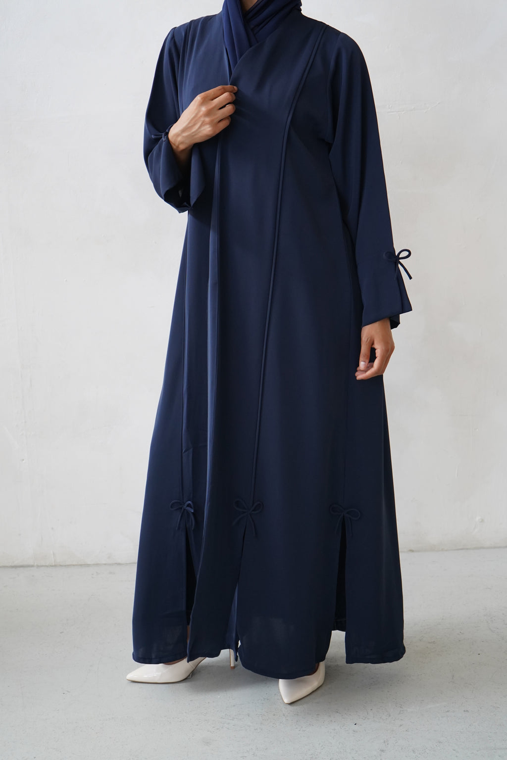 Navy Splits Bow Abaya