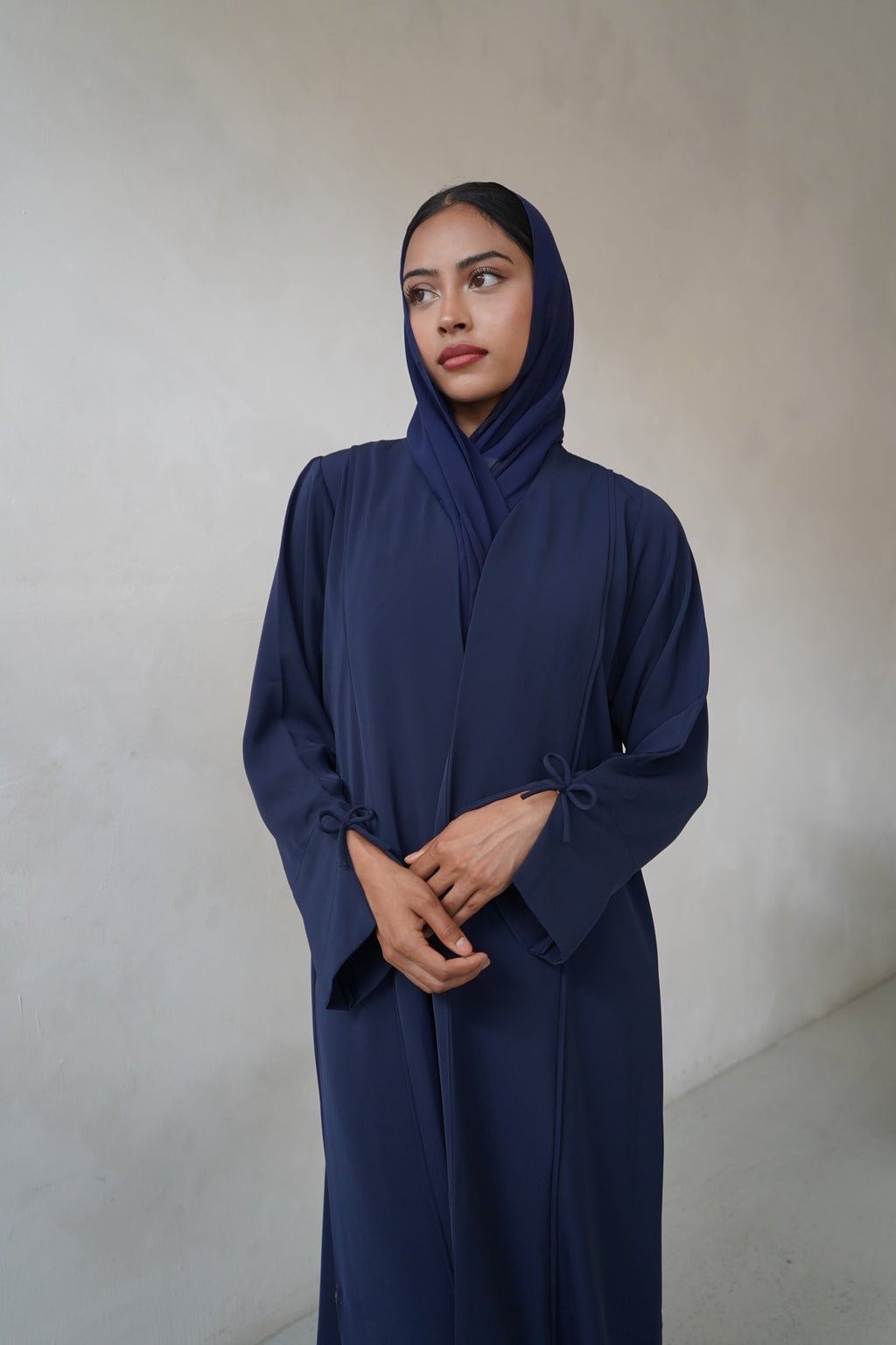 Navy Splits Bow Abaya